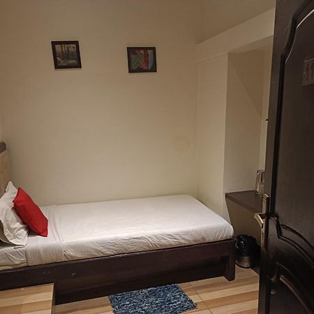 Hotel Serene Шилонг Екстериор снимка