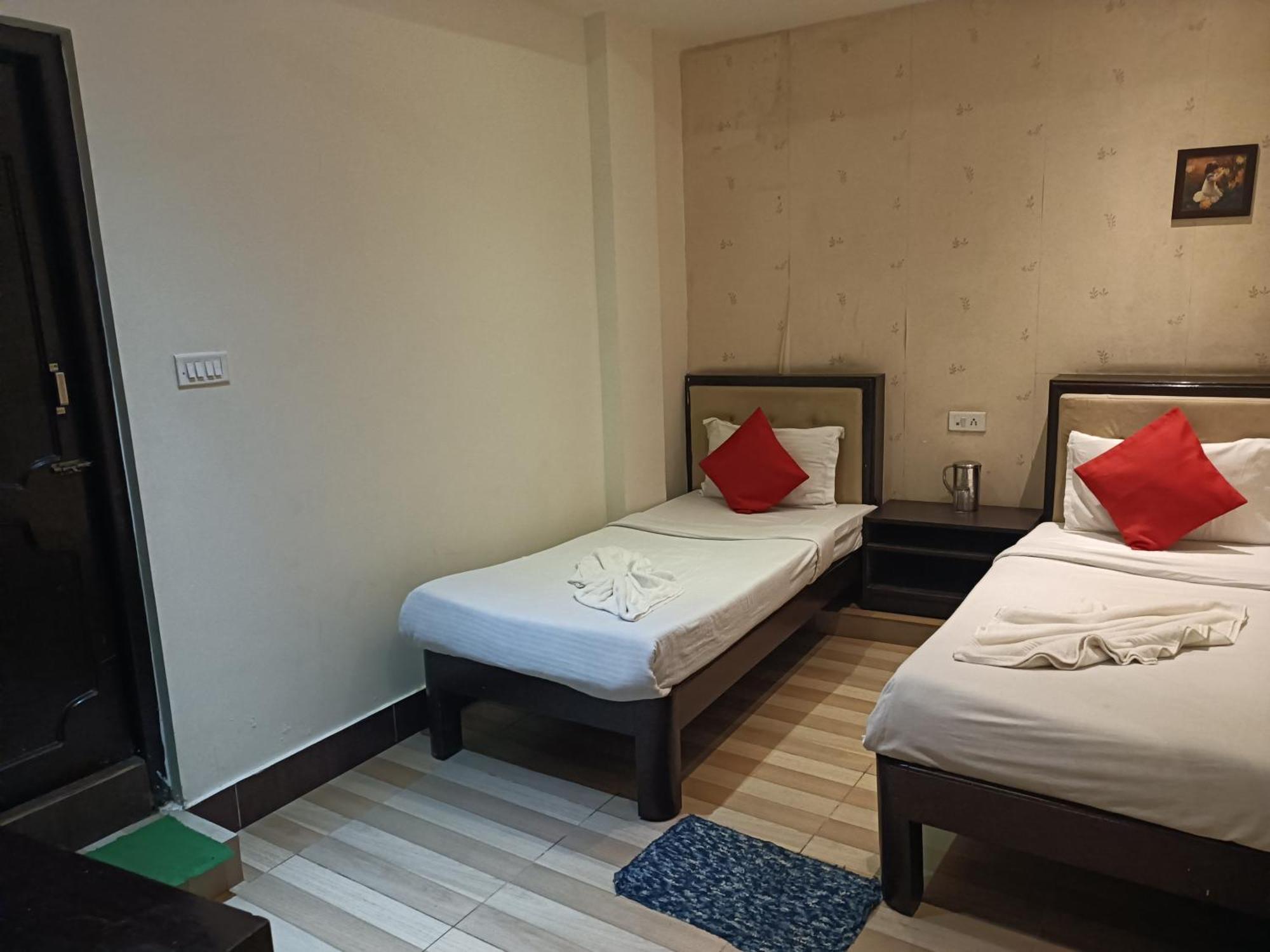 Hotel Serene Шилонг Екстериор снимка