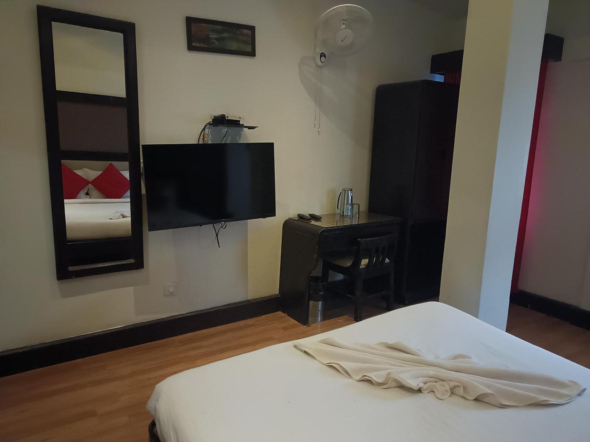 Hotel Serene Шилонг Екстериор снимка