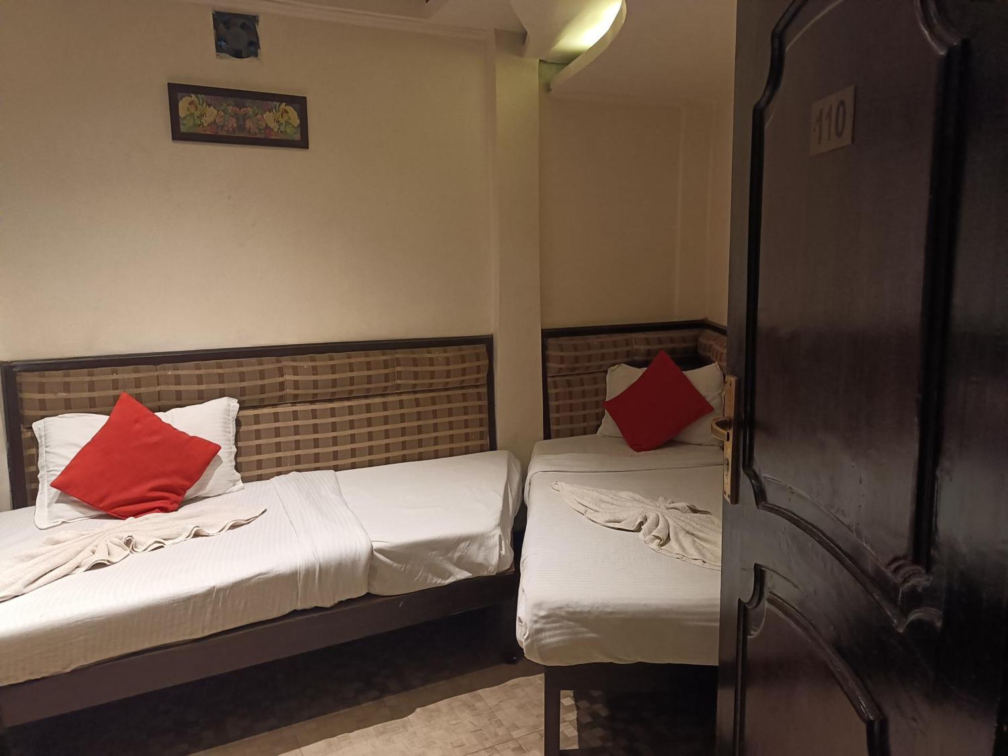 Hotel Serene Шилонг Екстериор снимка