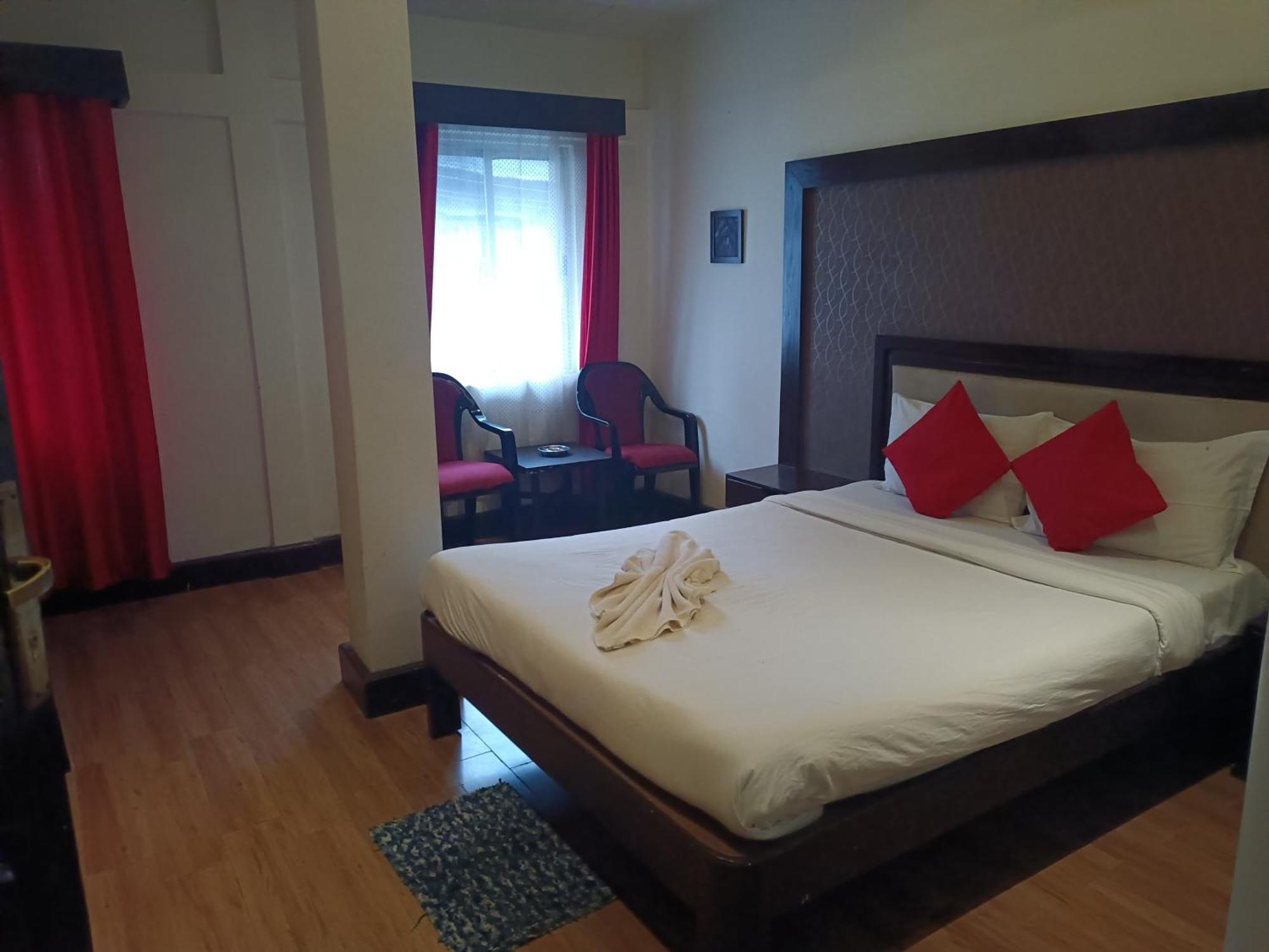 Hotel Serene Шилонг Екстериор снимка