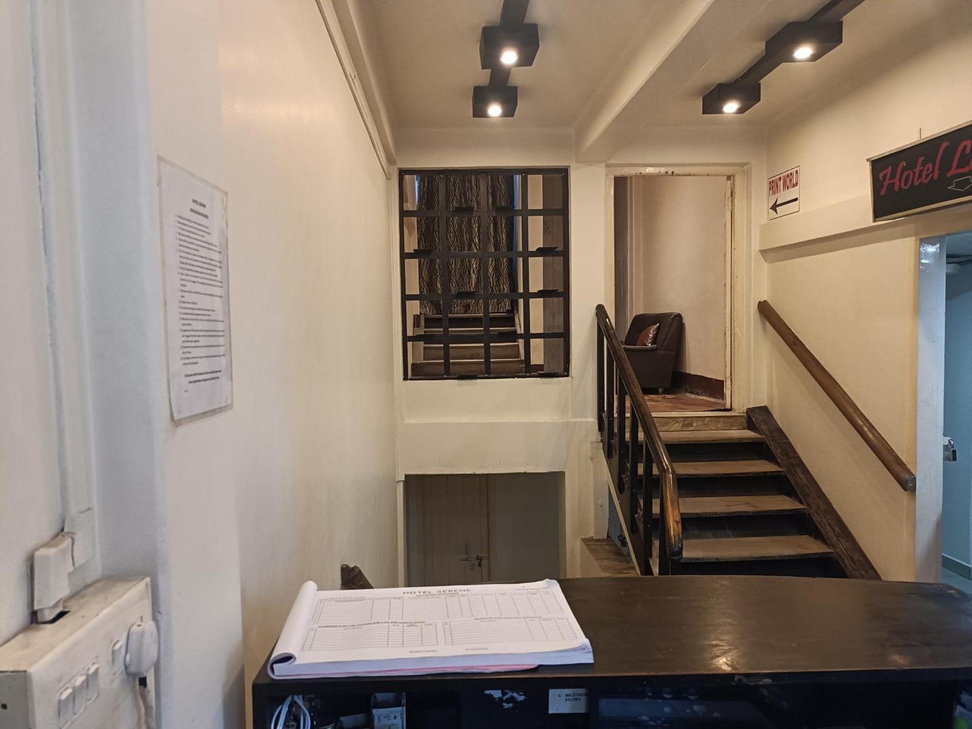 Hotel Serene Шилонг Екстериор снимка