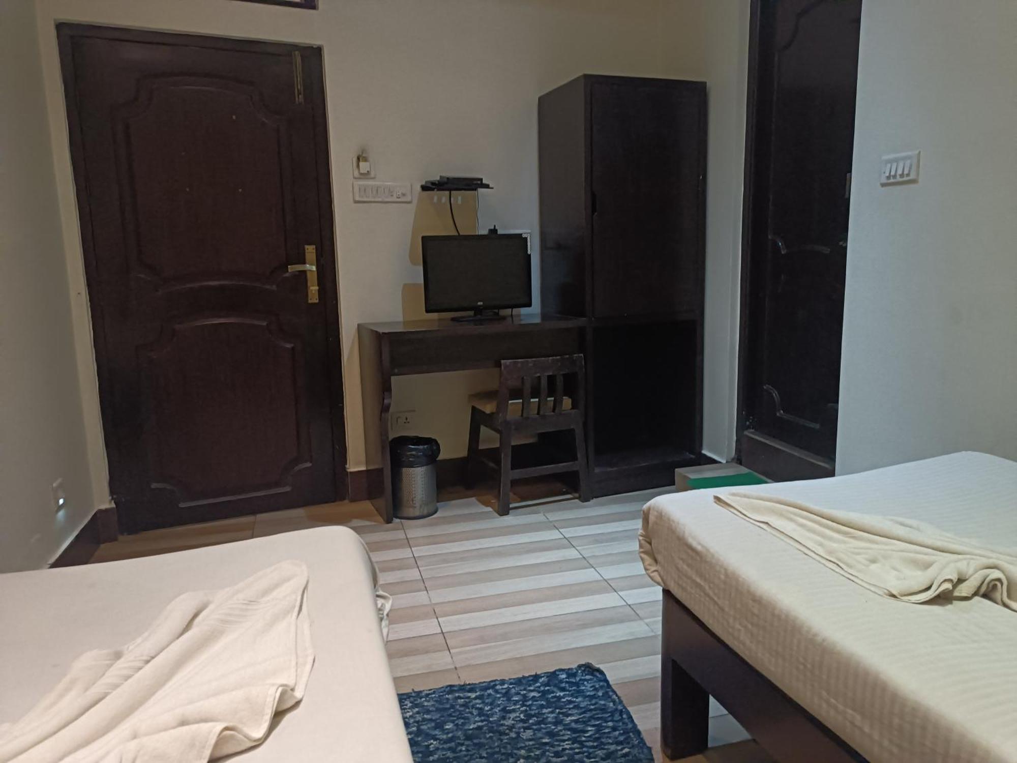 Hotel Serene Шилонг Екстериор снимка