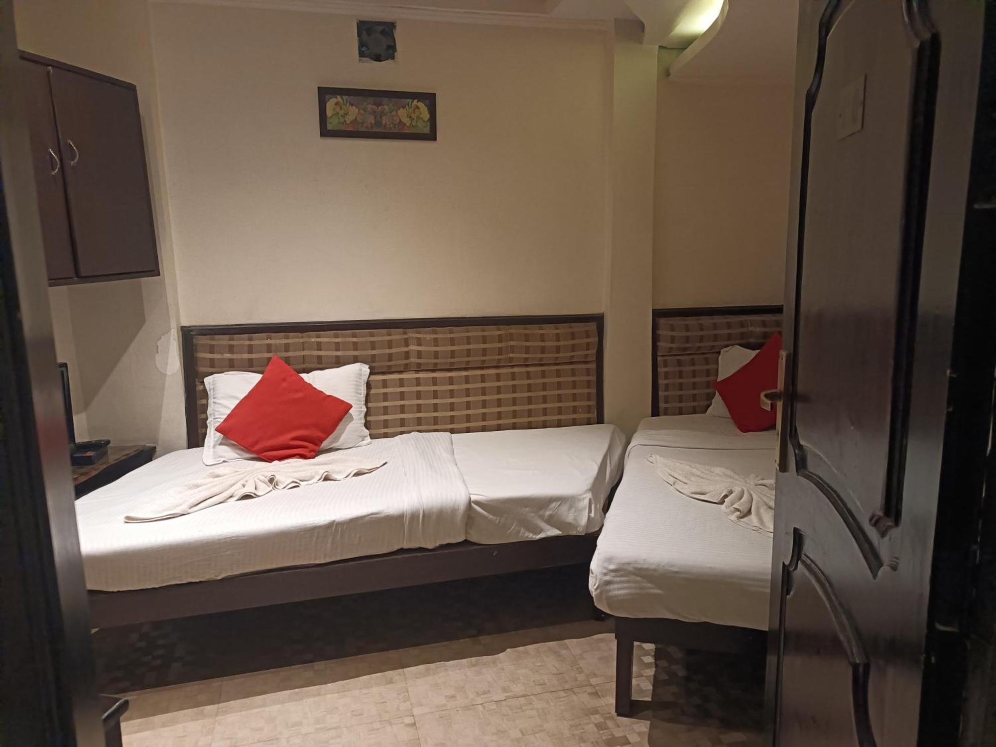 Hotel Serene Шилонг Екстериор снимка