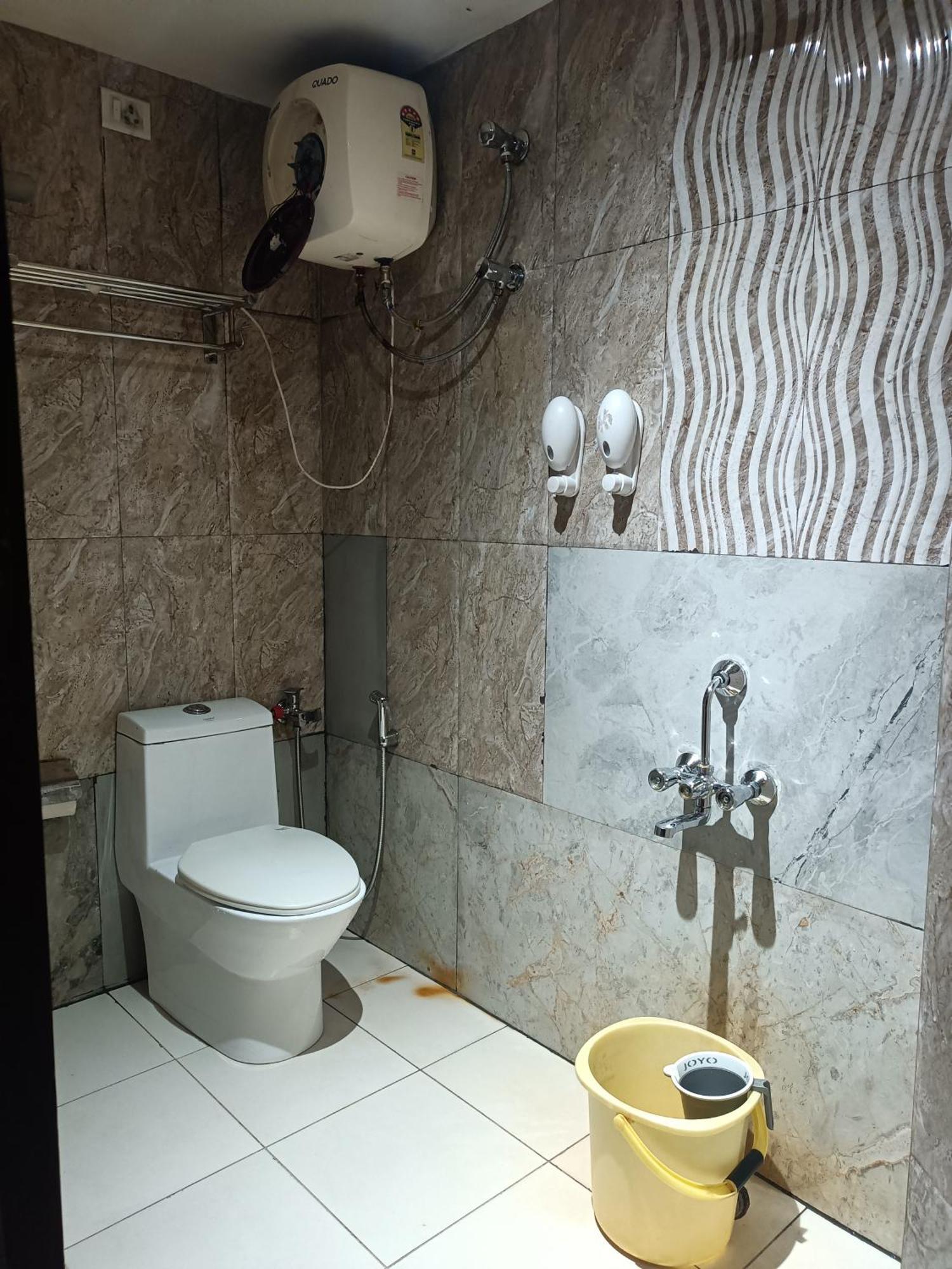 Hotel Serene Шилонг Екстериор снимка