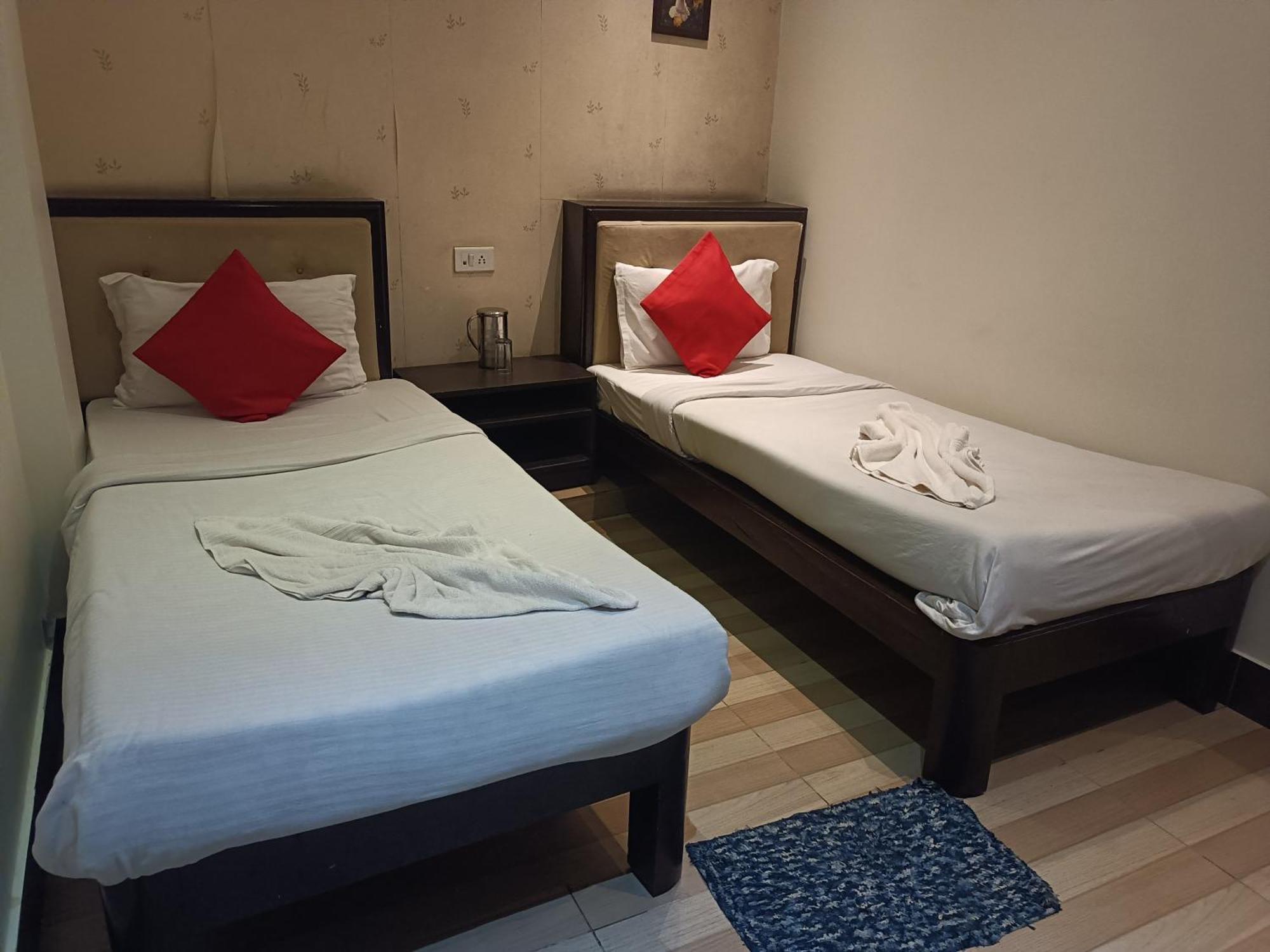 Hotel Serene Шилонг Екстериор снимка