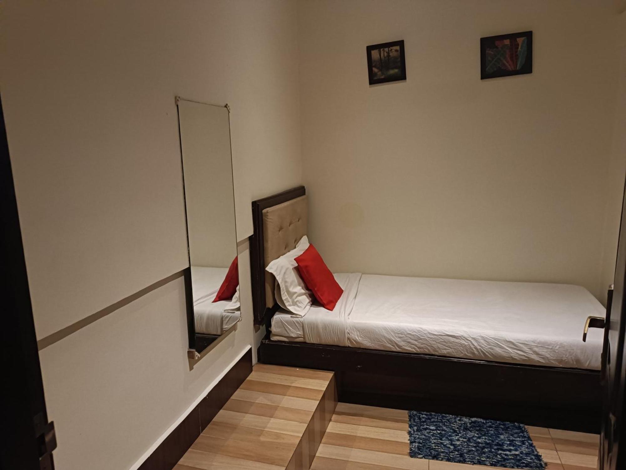 Hotel Serene Шилонг Екстериор снимка