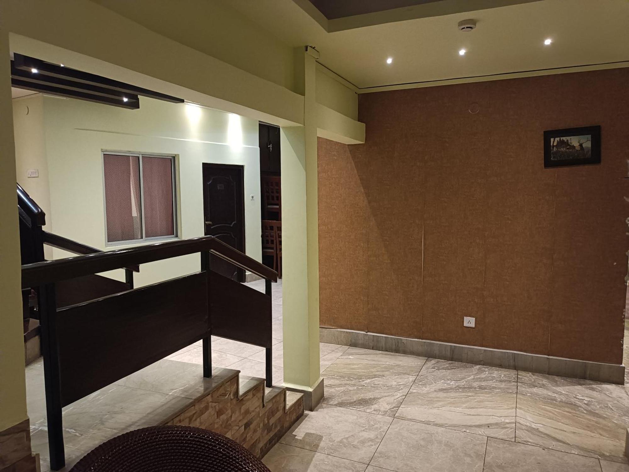 Hotel Serene Шилонг Екстериор снимка