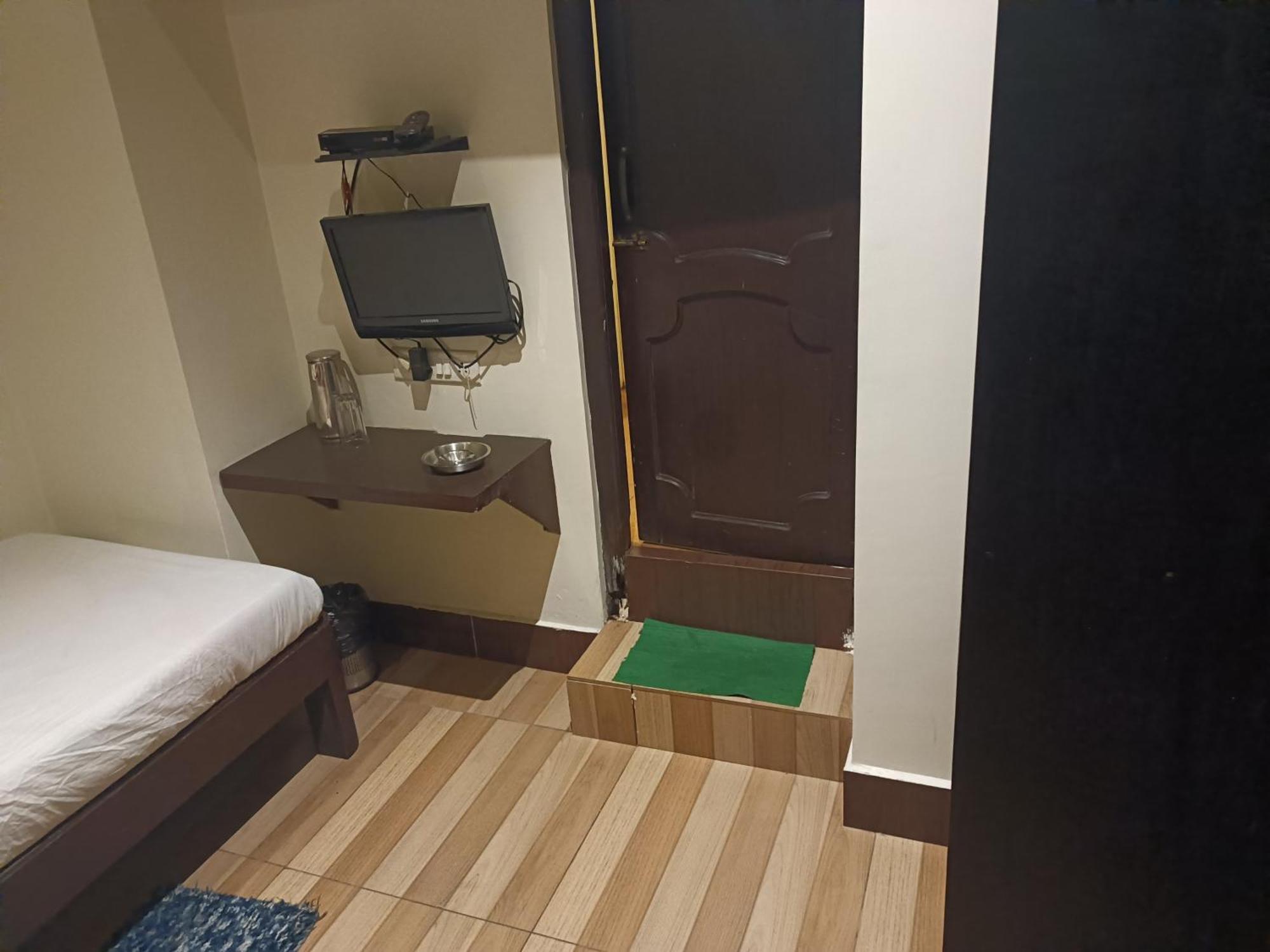 Hotel Serene Шилонг Екстериор снимка