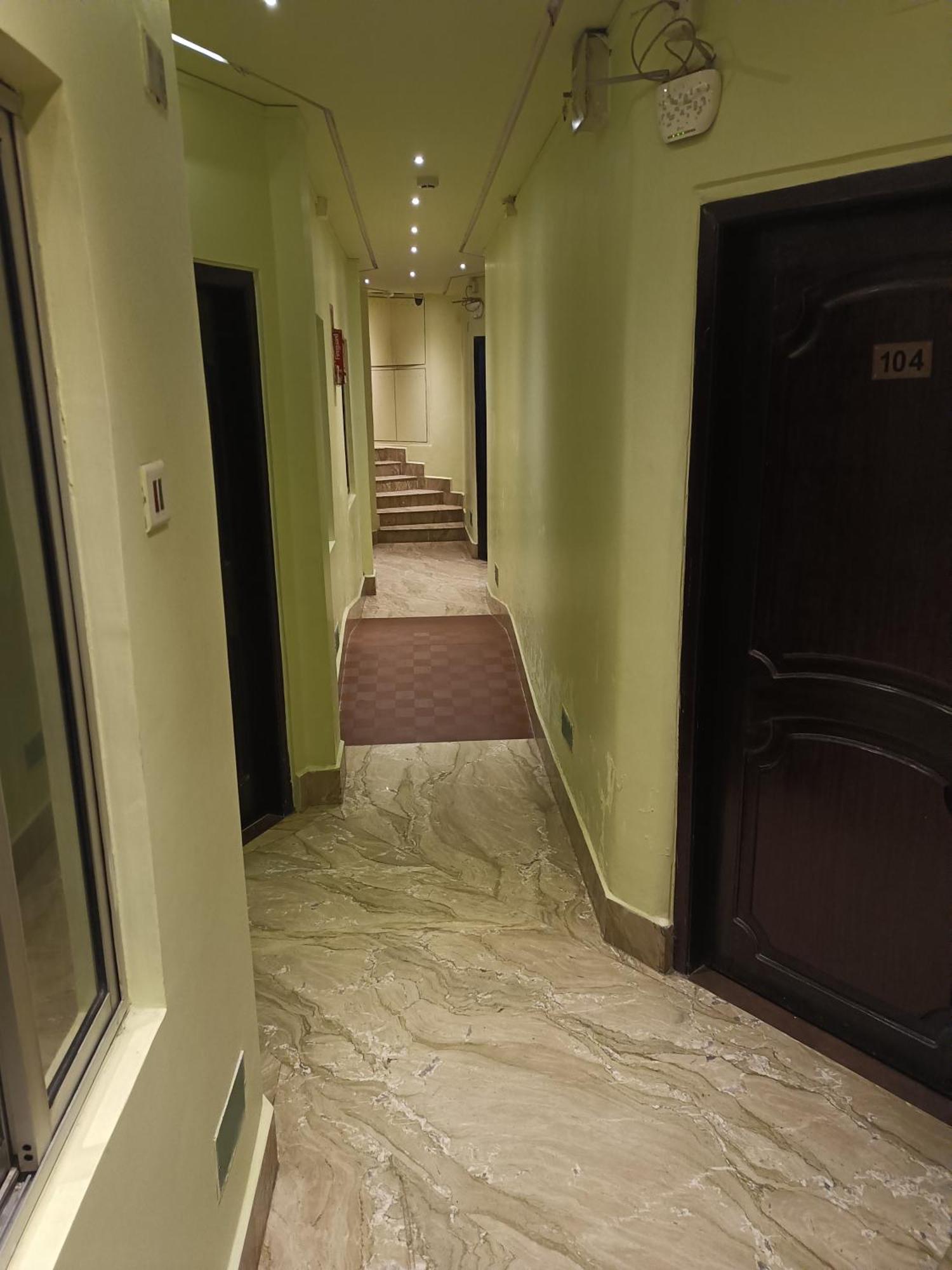 Hotel Serene Шилонг Екстериор снимка