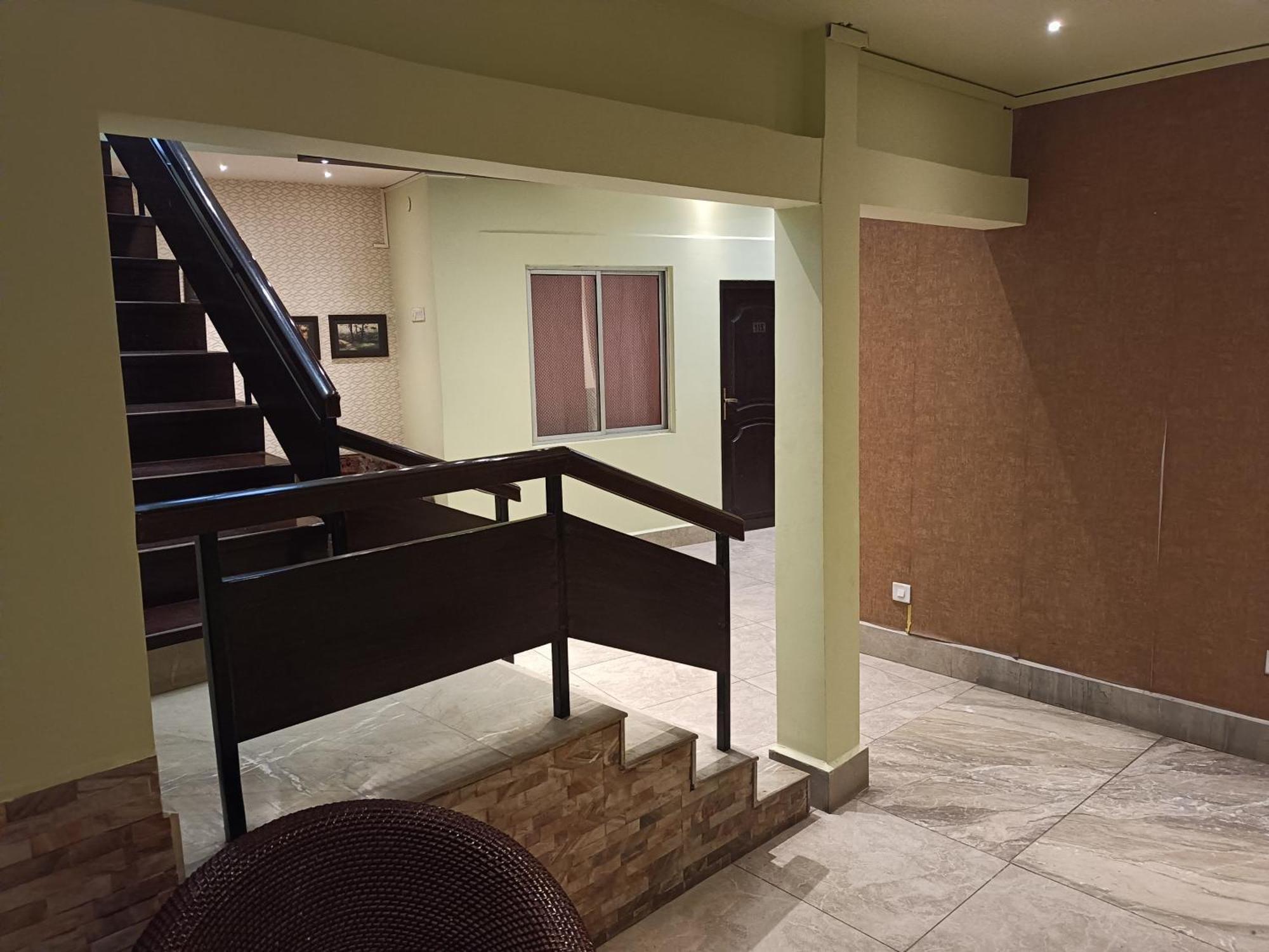 Hotel Serene Шилонг Екстериор снимка