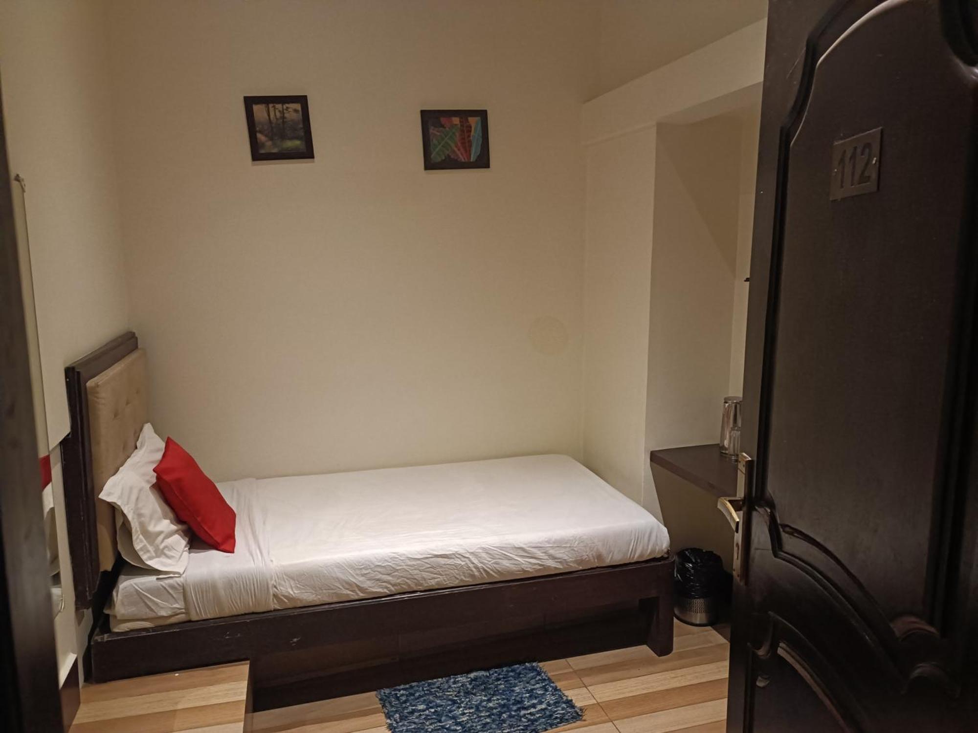 Hotel Serene Шилонг Екстериор снимка